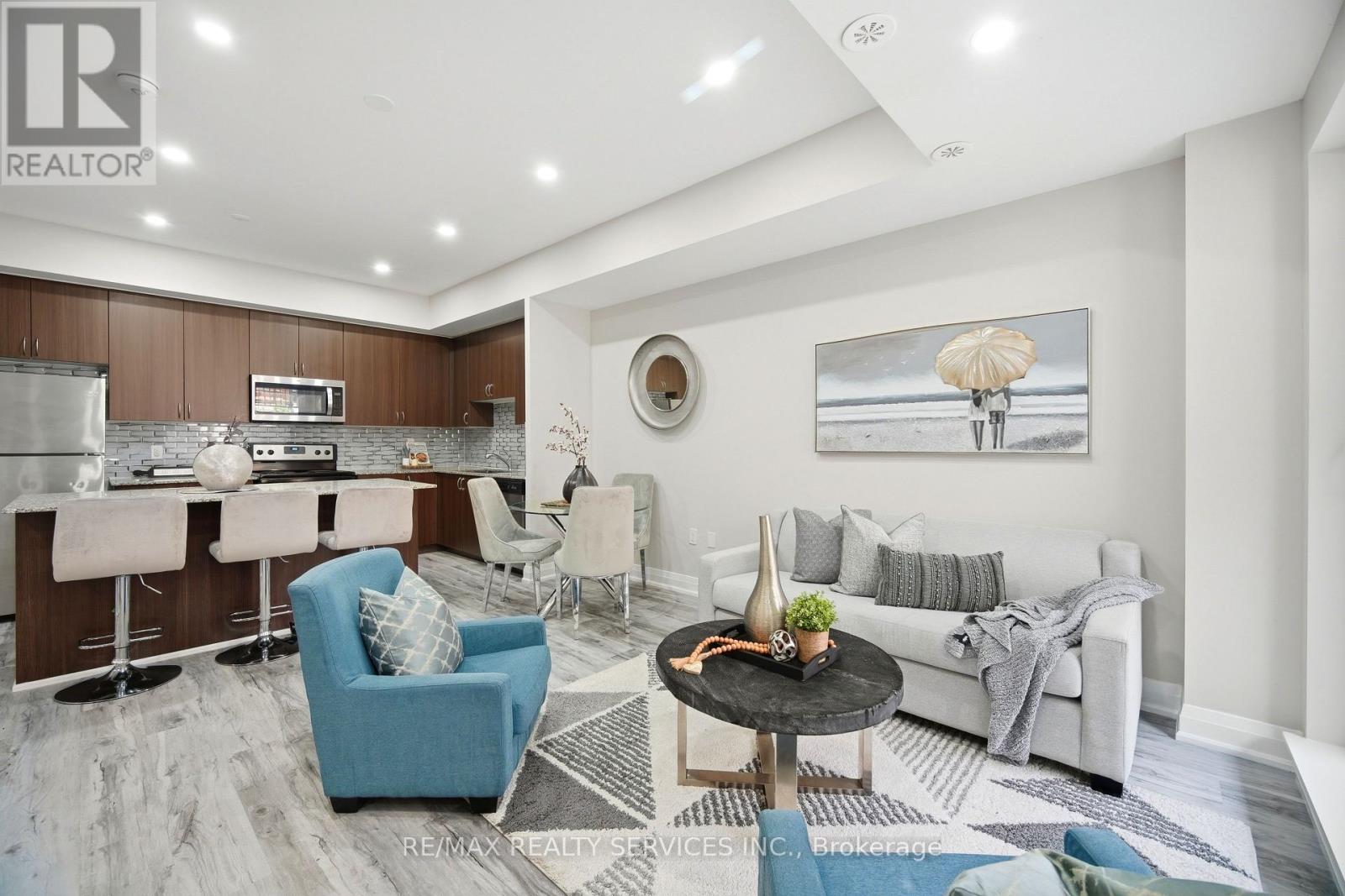 #302 26 COLES AVENUE - 9