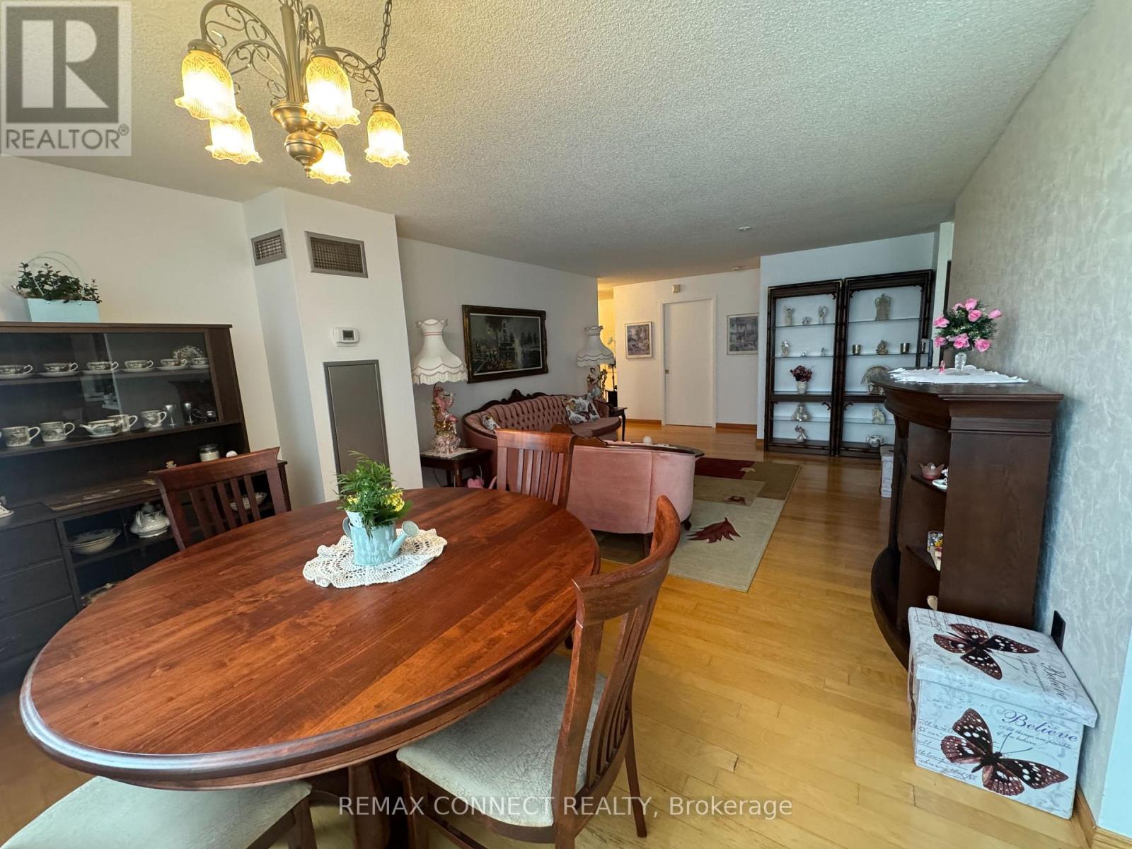 #428 326 MAJOR MACKENZIE DRIVE - 1