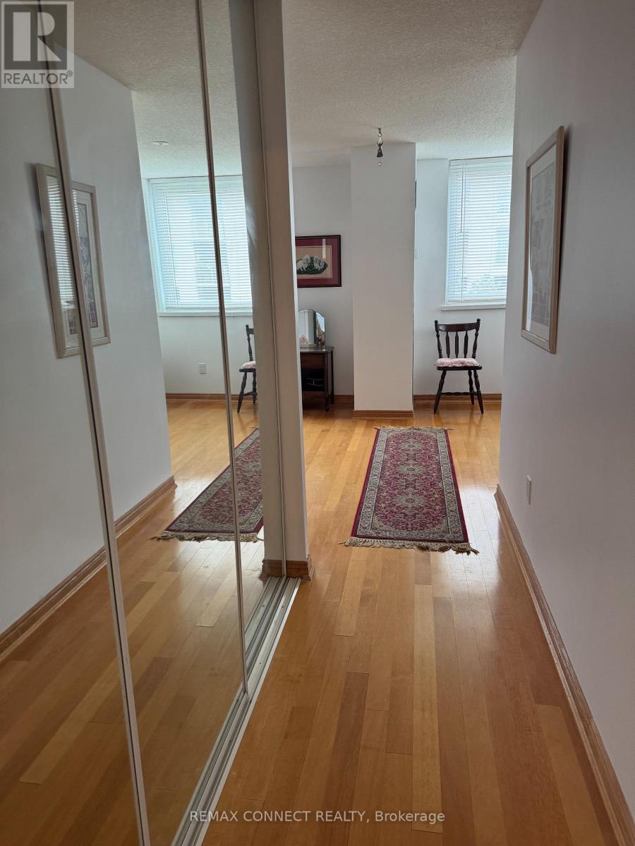 #428 326 MAJOR MACKENZIE DRIVE - 6