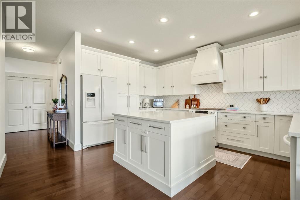Large Island Perfect for Entertaining and Family Gatherings