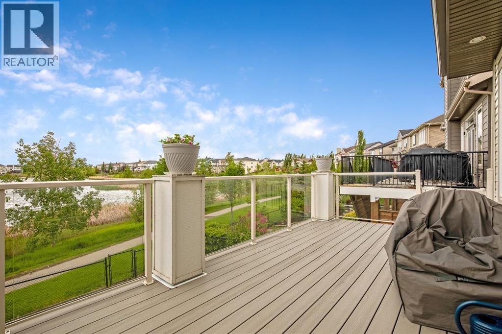 Private Upper Deck Overlooking the Pond