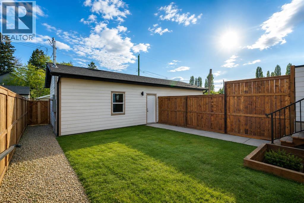 2426 27 Street SW — photo 32