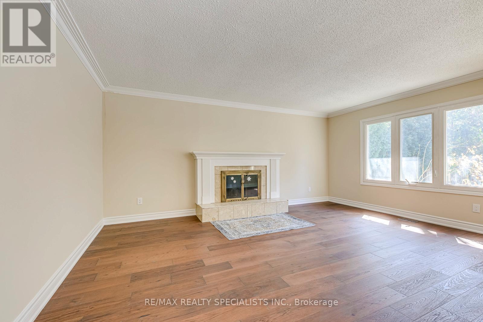 102 SUNFOREST DRIVE - 11