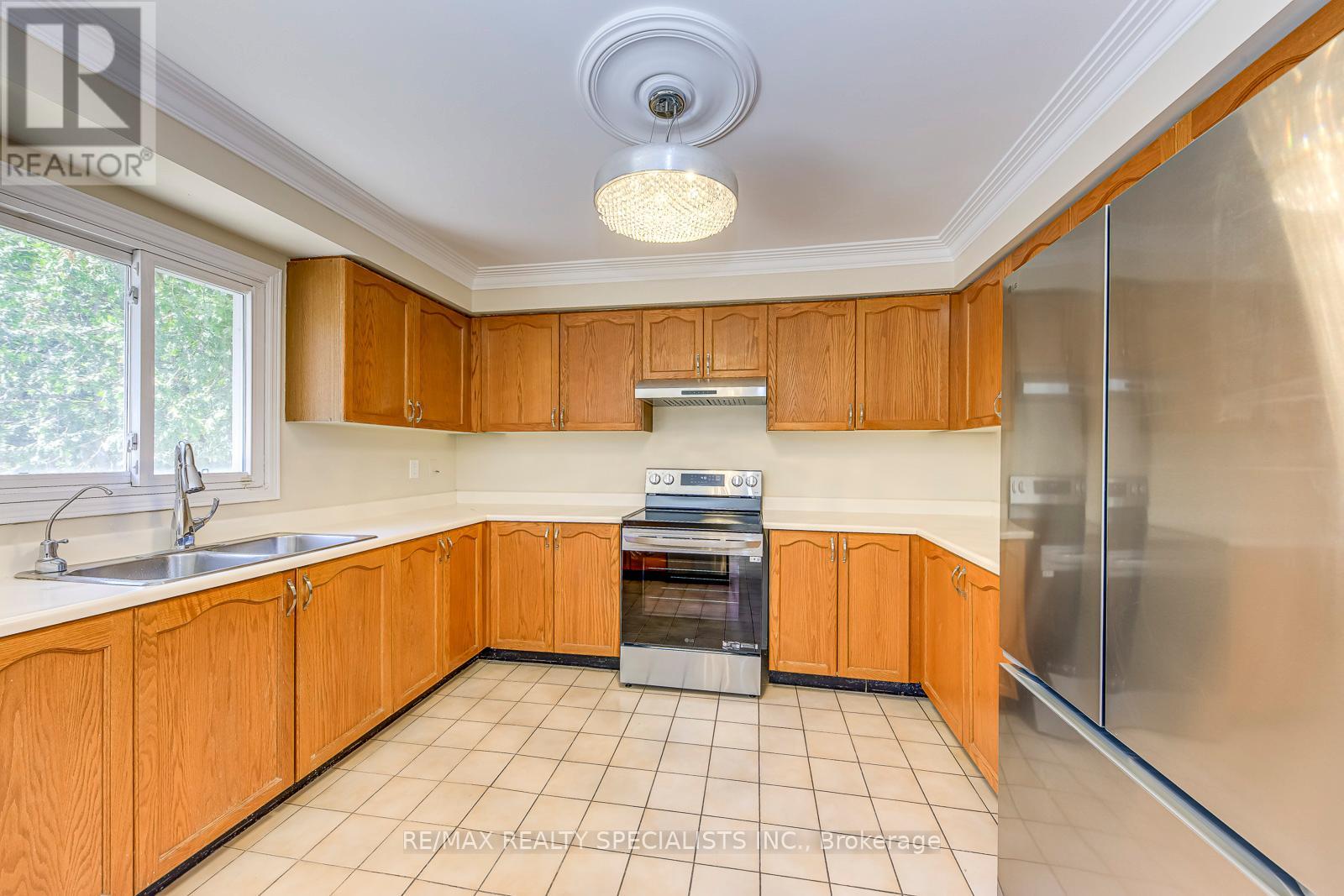 102 SUNFOREST DRIVE - 20