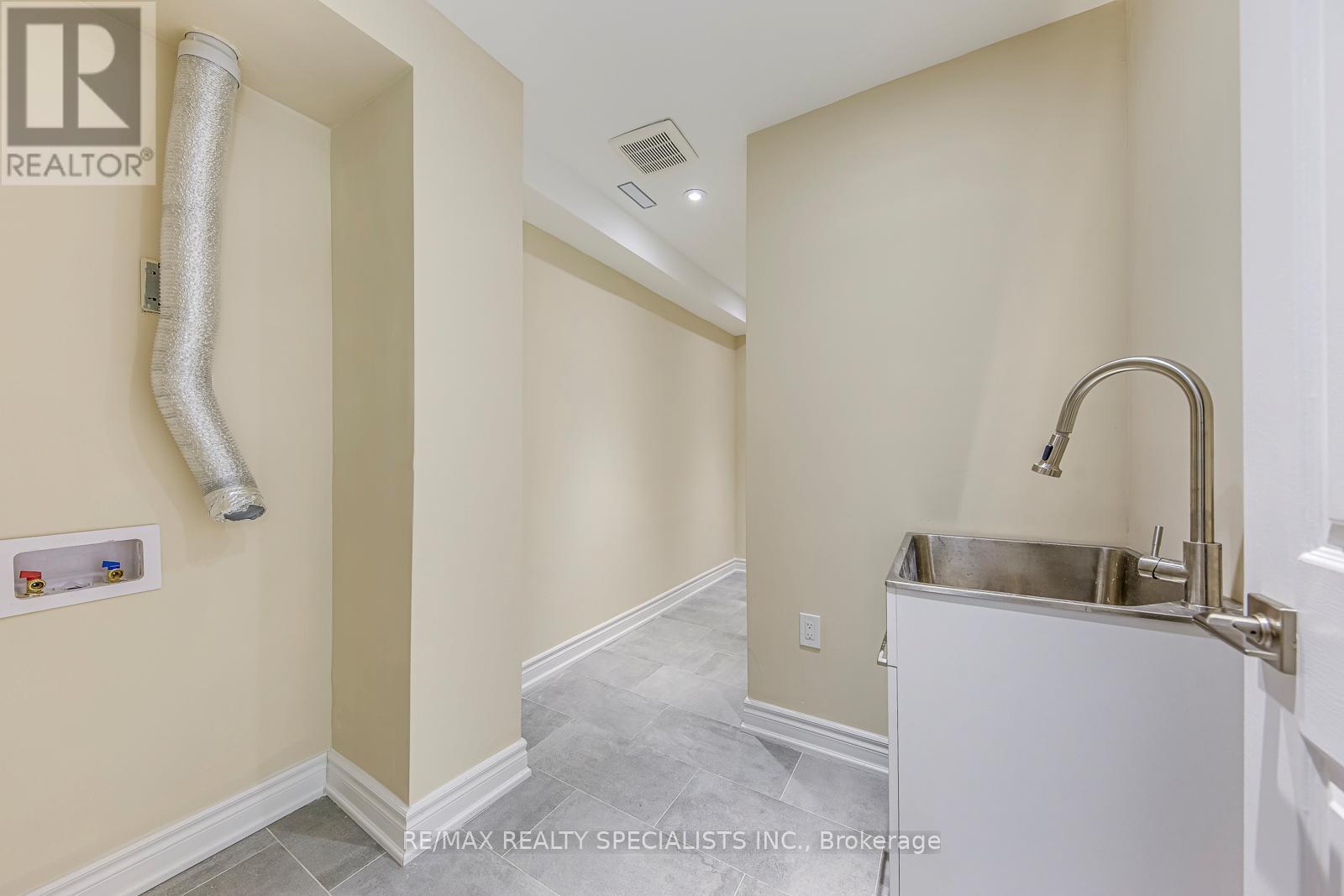102 SUNFOREST DRIVE - 24
