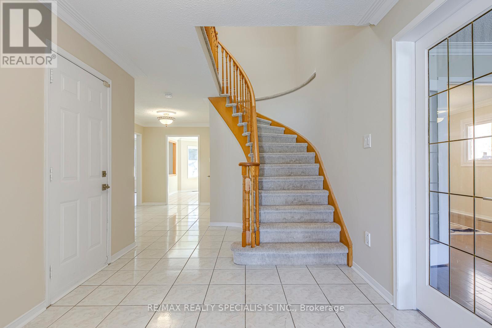 102 SUNFOREST DRIVE - 25