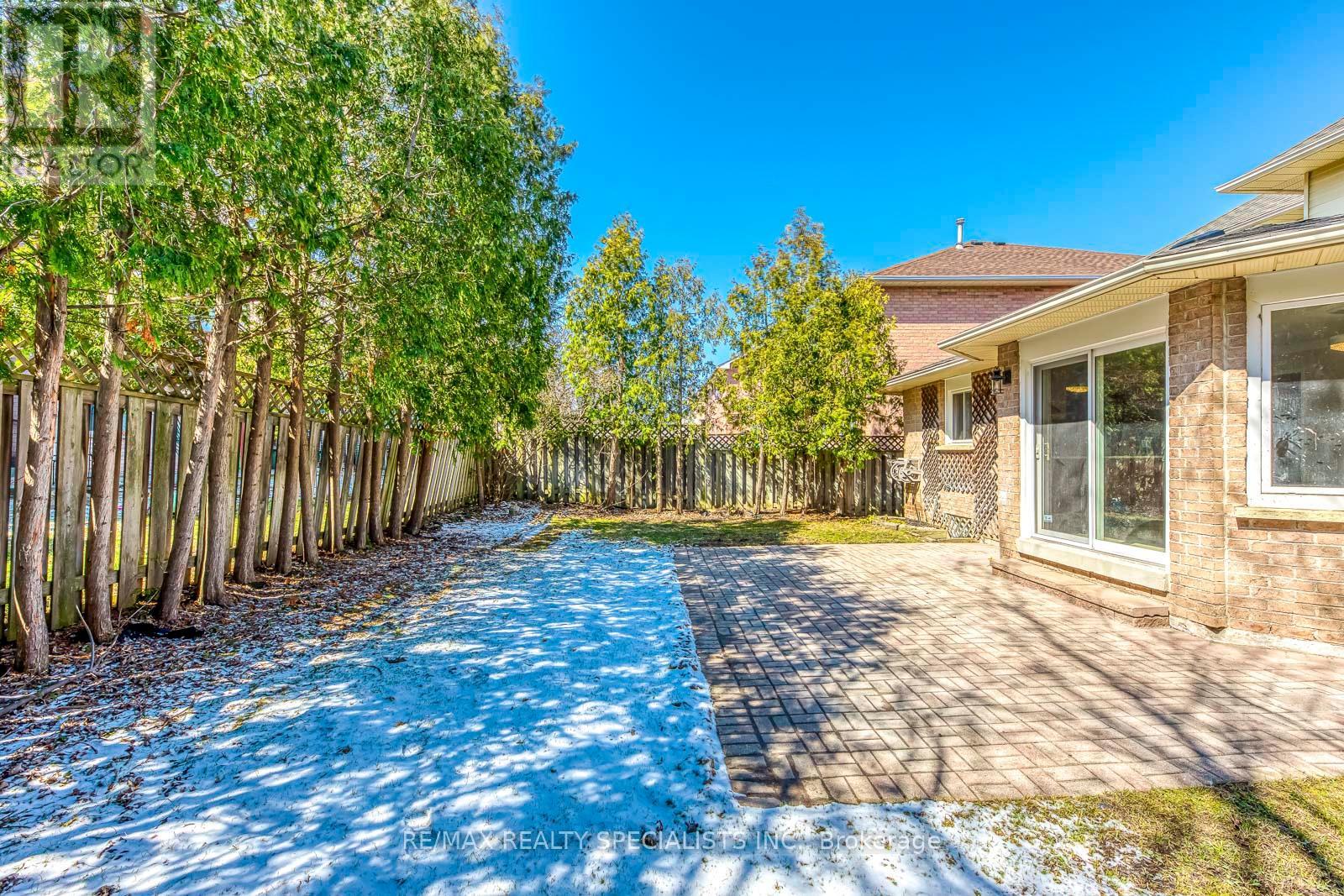102 SUNFOREST DRIVE - 44