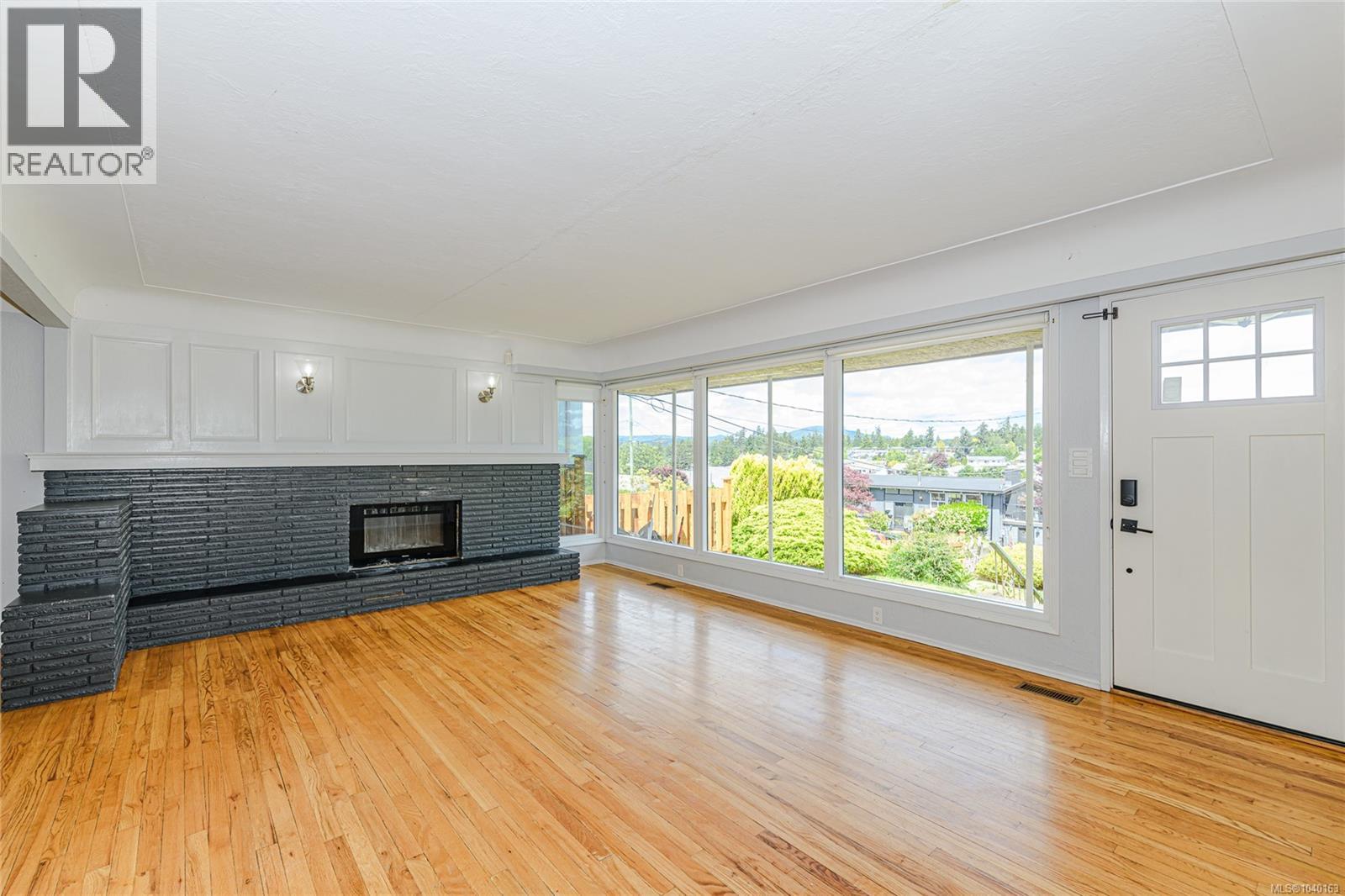 585 Baker St - 1