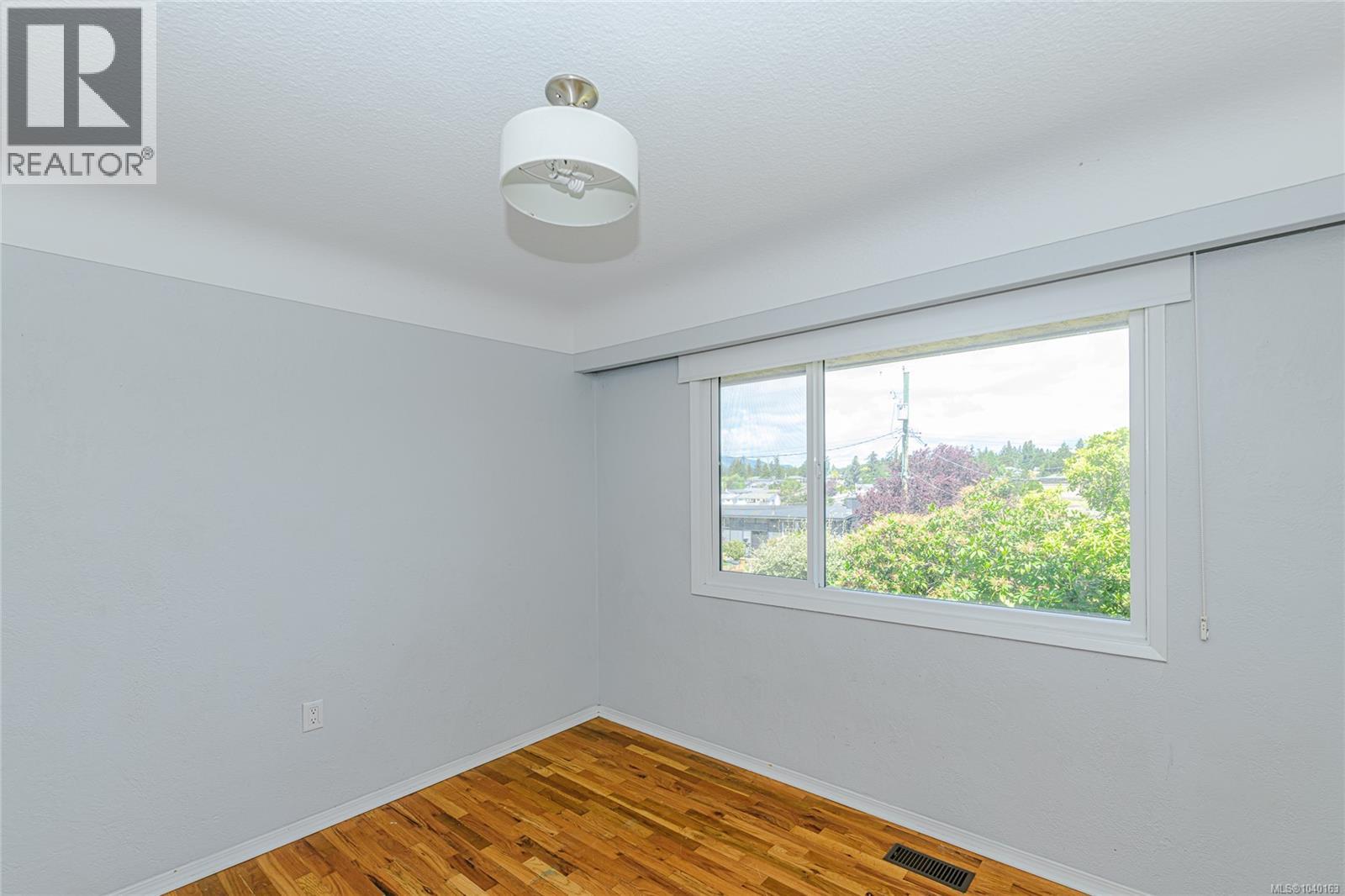 585 Baker St - 18