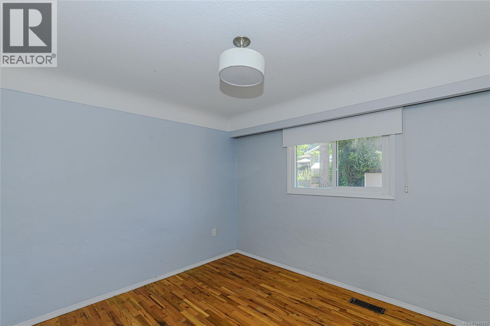 585 Baker St - 16