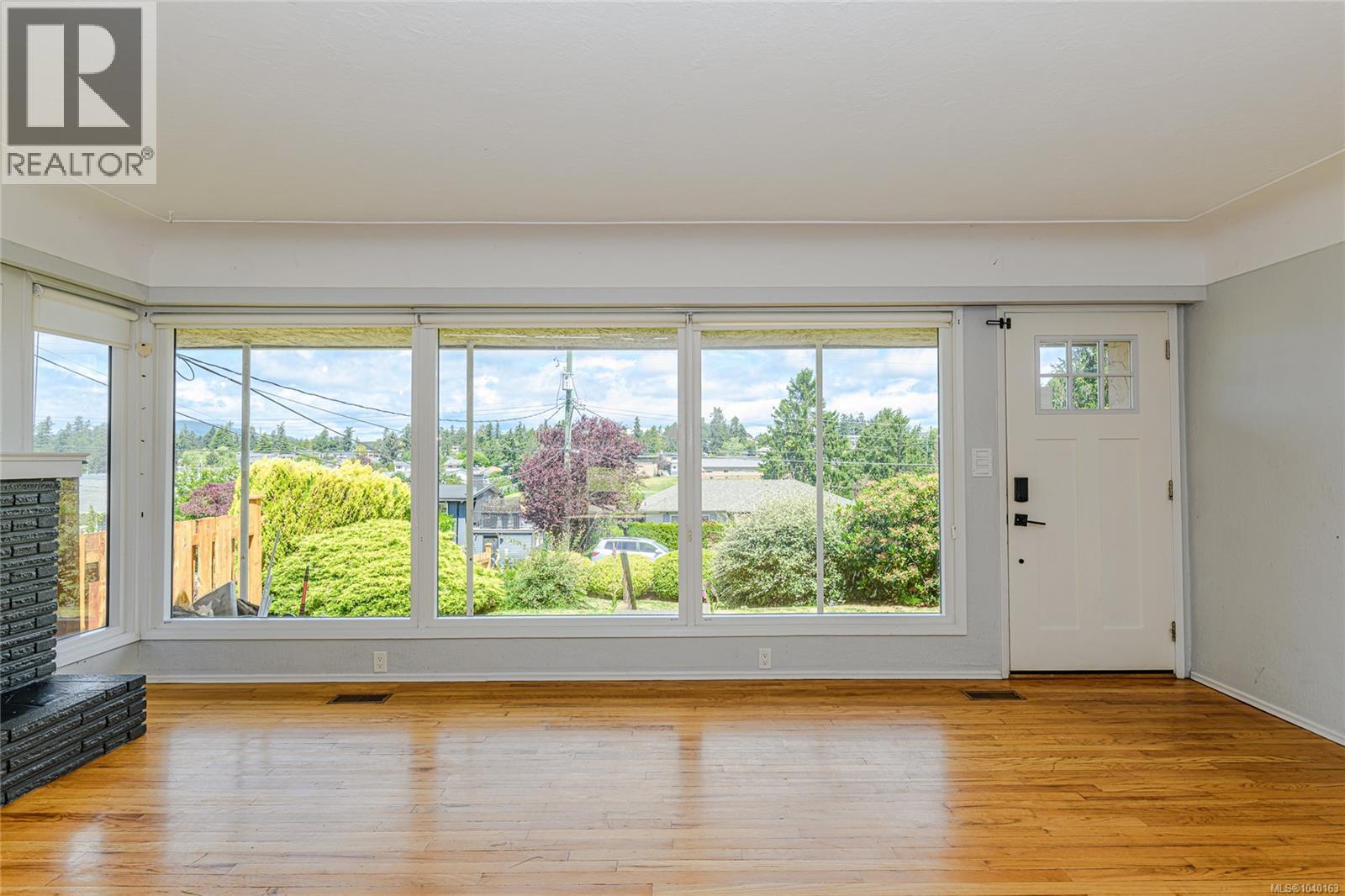 585 Baker St - Image 2