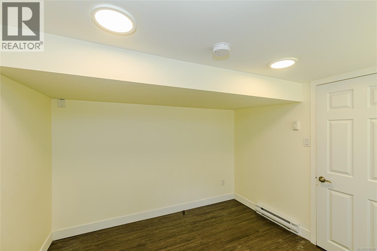585 Baker St - 26