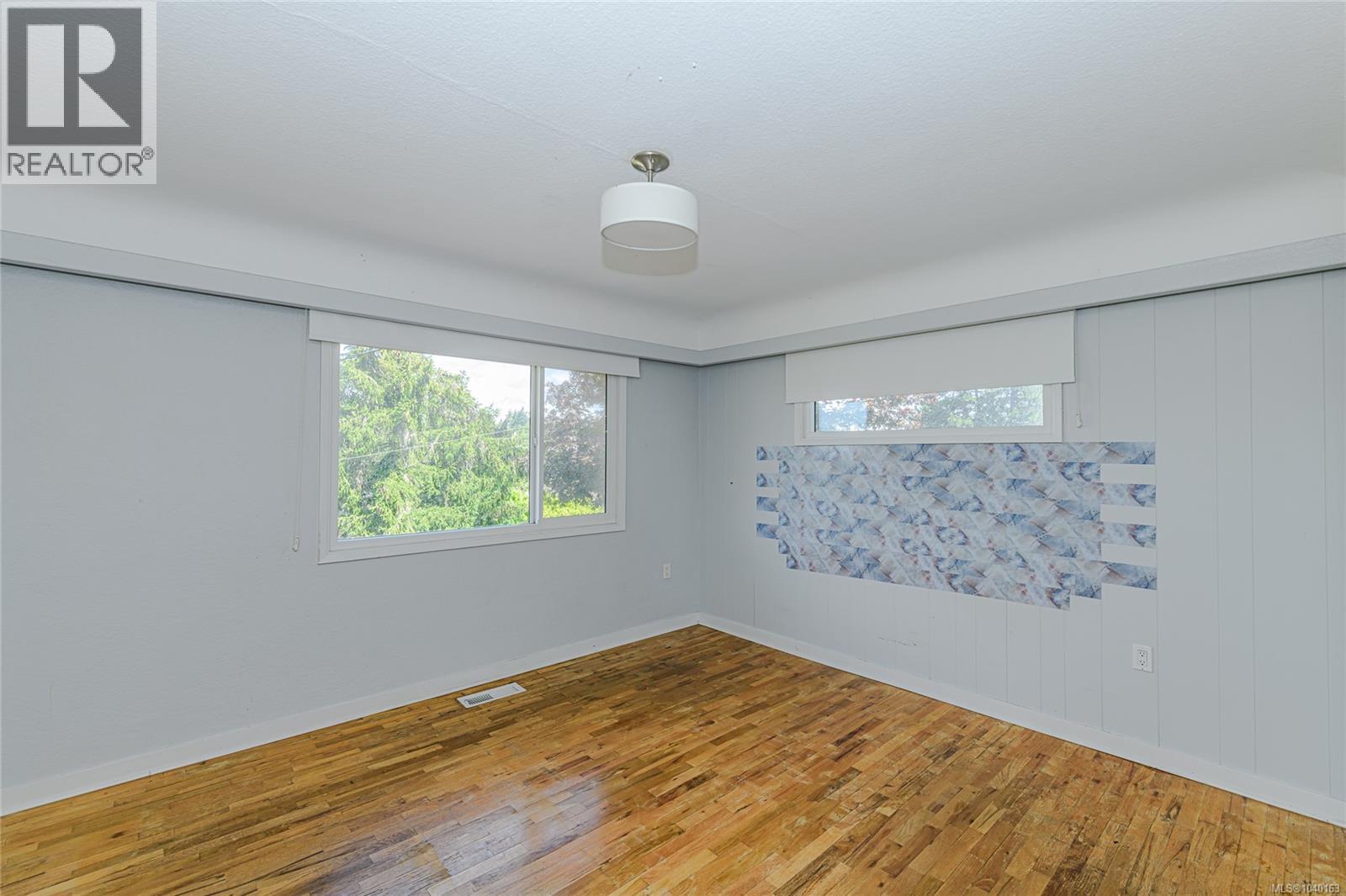 585 Baker St - 13