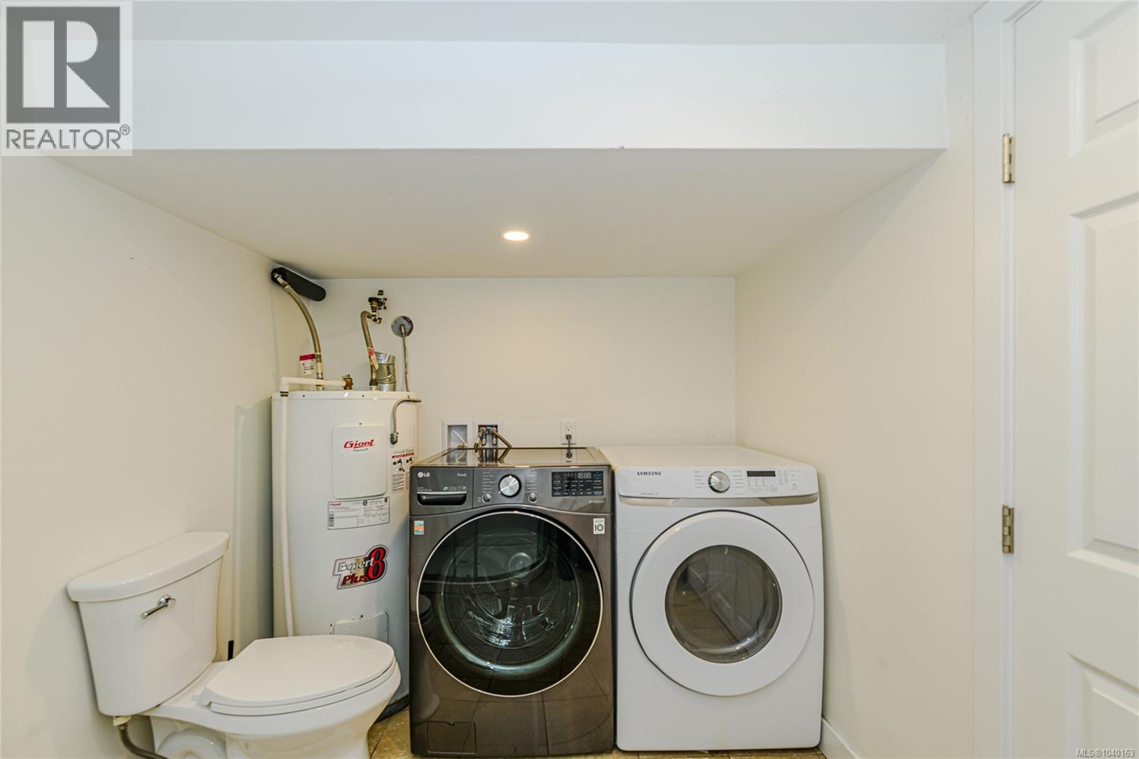 585 Baker St - 24