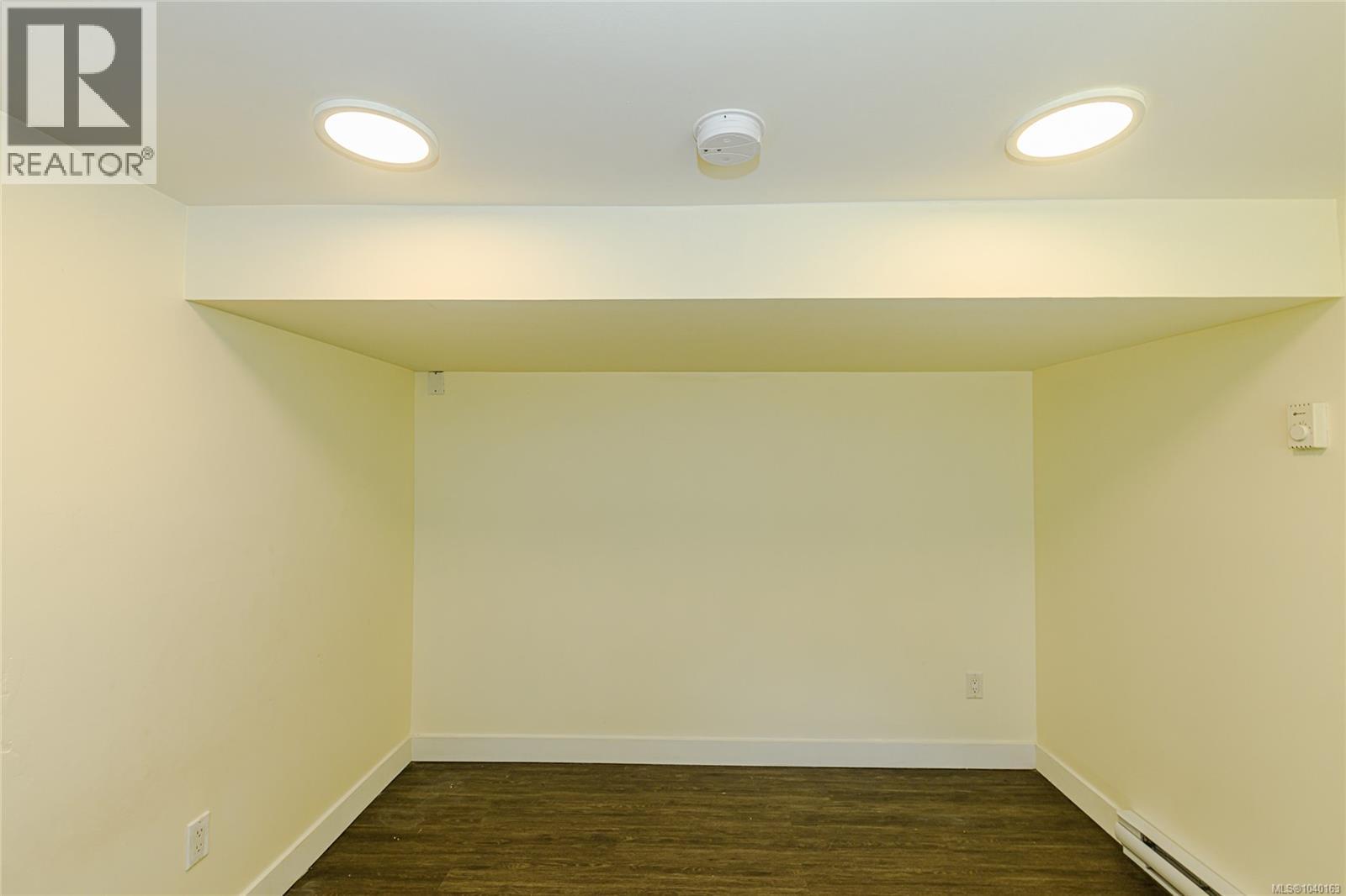 585 Baker St - 27