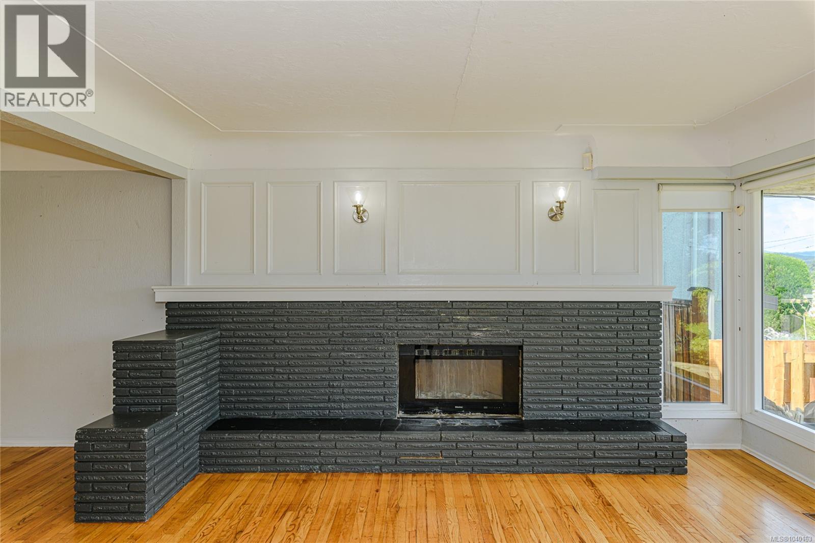 585 Baker St - Image 3