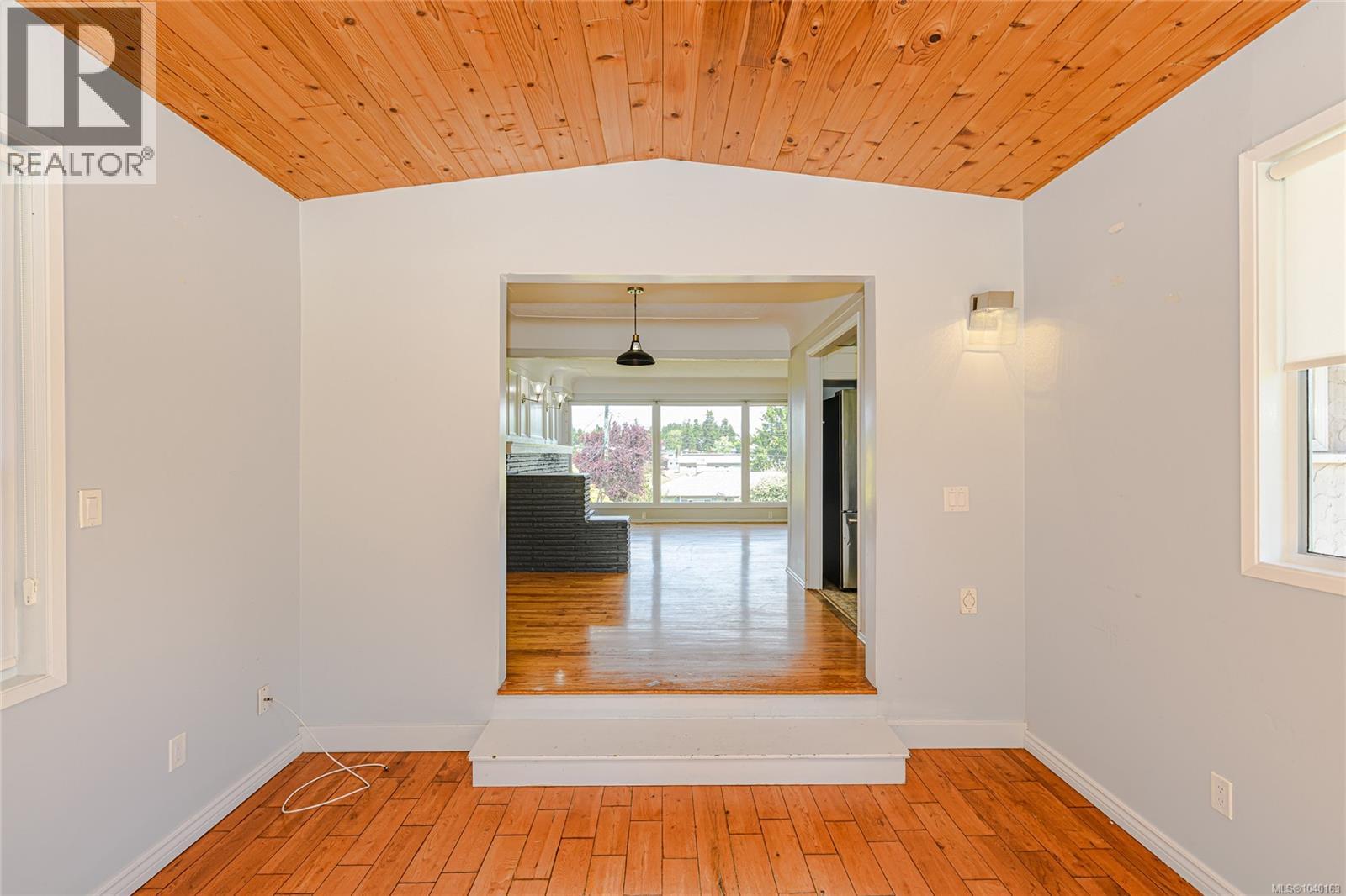 585 Baker St - 6