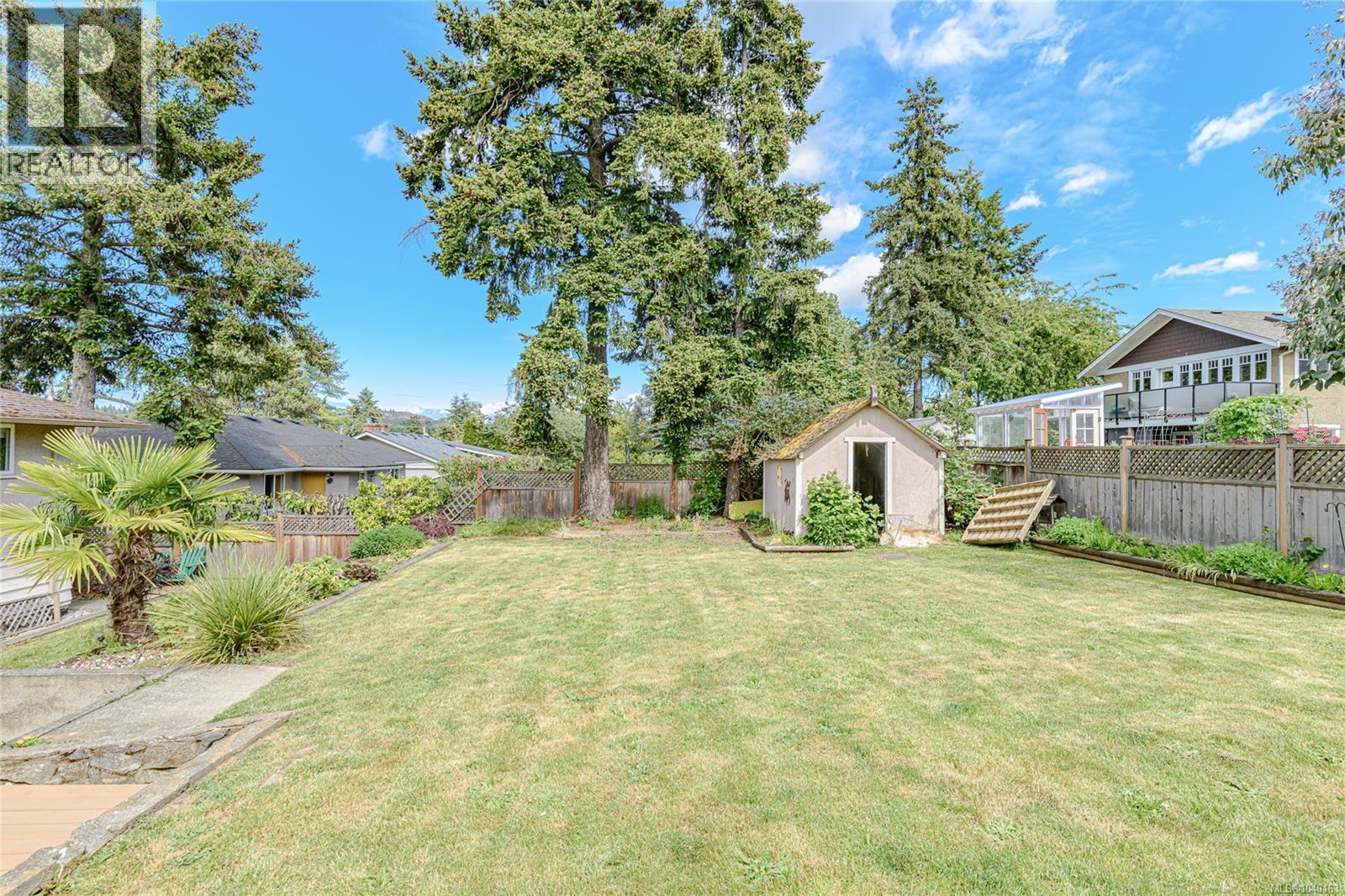 585 Baker St - 36