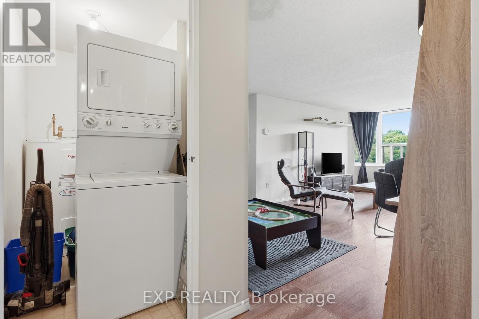 #1012 55 GREEN VALLEY DRIVE - 18
