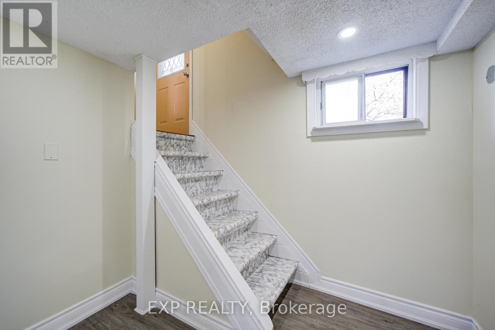 95 REIDMOUNT AVENUE E - 14