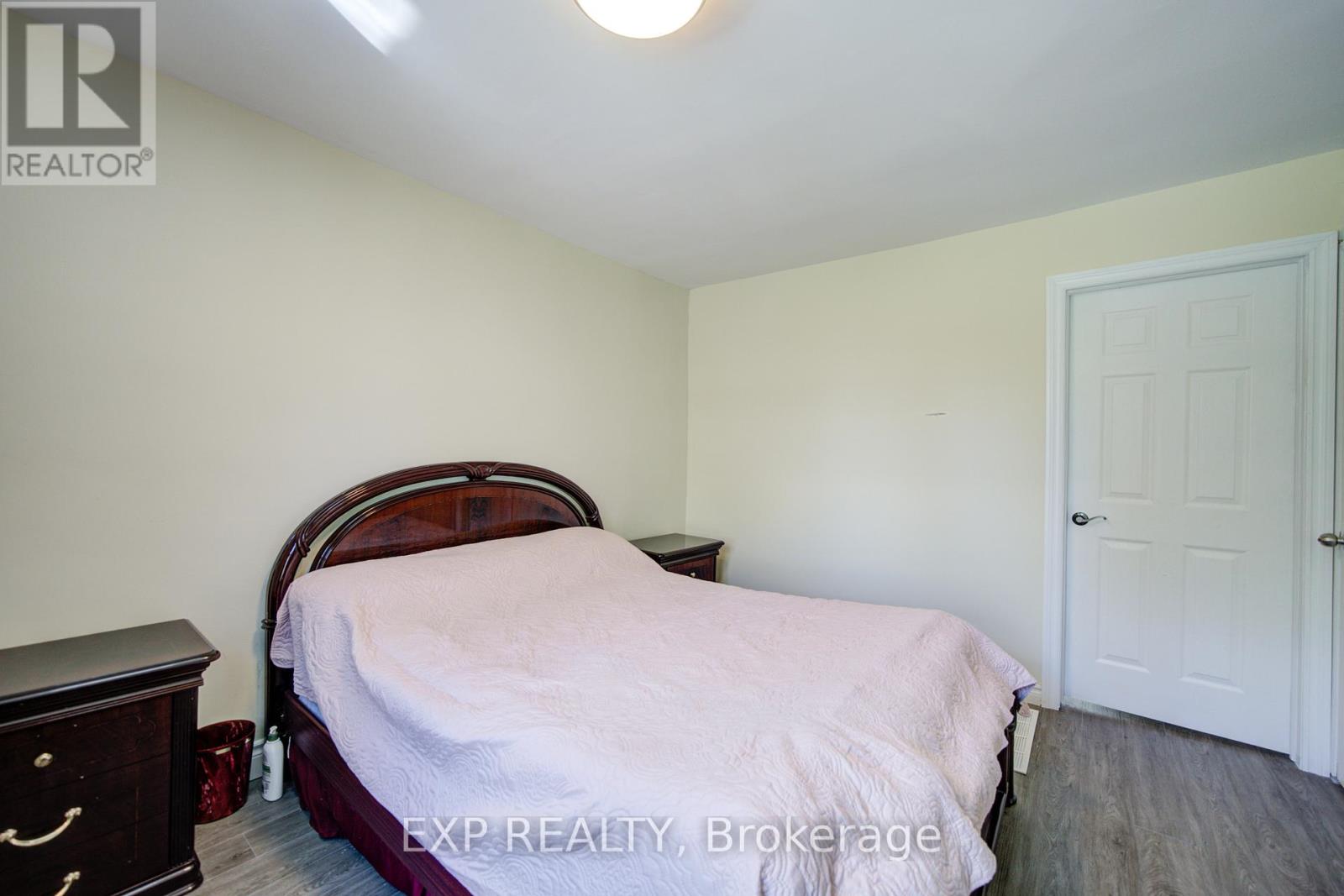 95 REIDMOUNT AVENUE E - 12