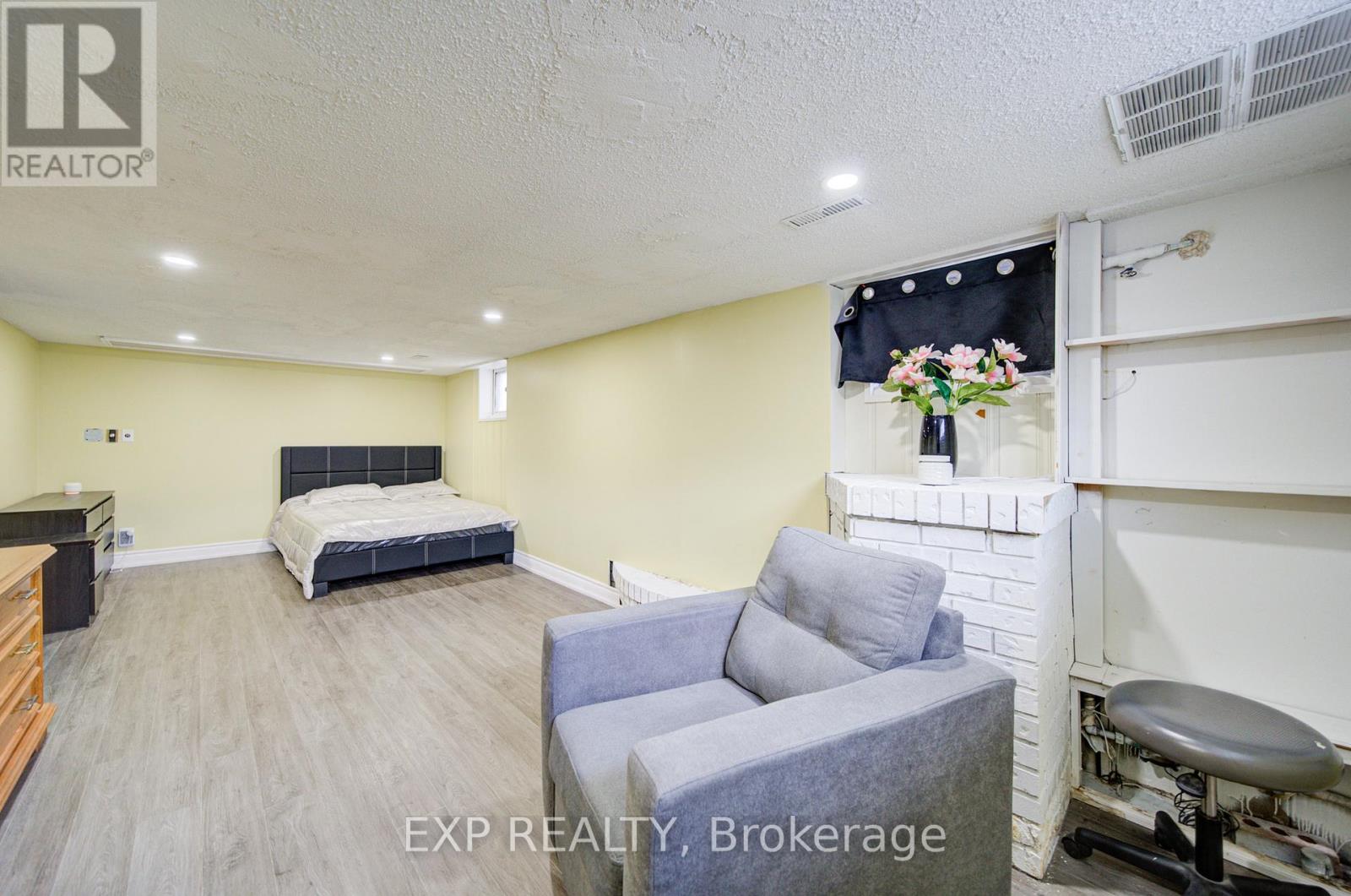 95 REIDMOUNT AVENUE E - 18