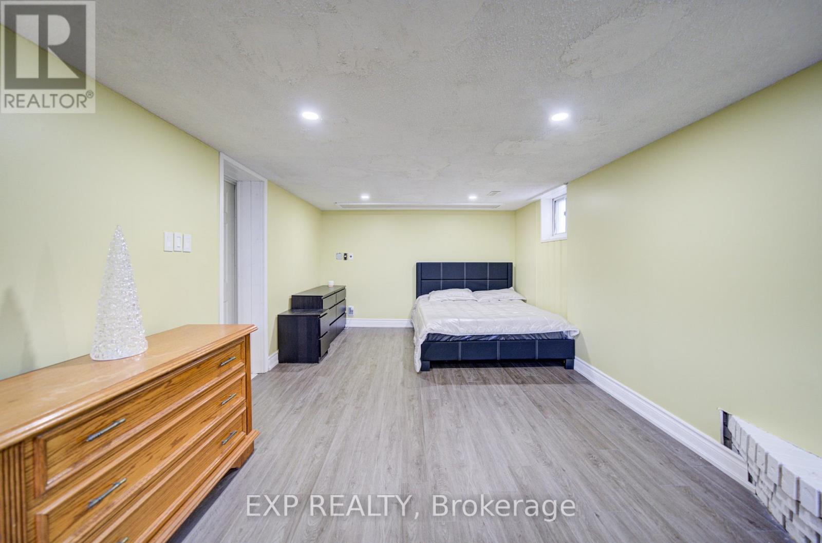95 REIDMOUNT AVENUE E - 17