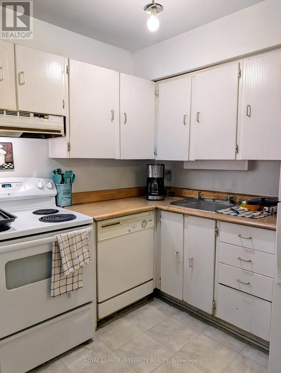 #83 1332 FOXWELL STREET - 4