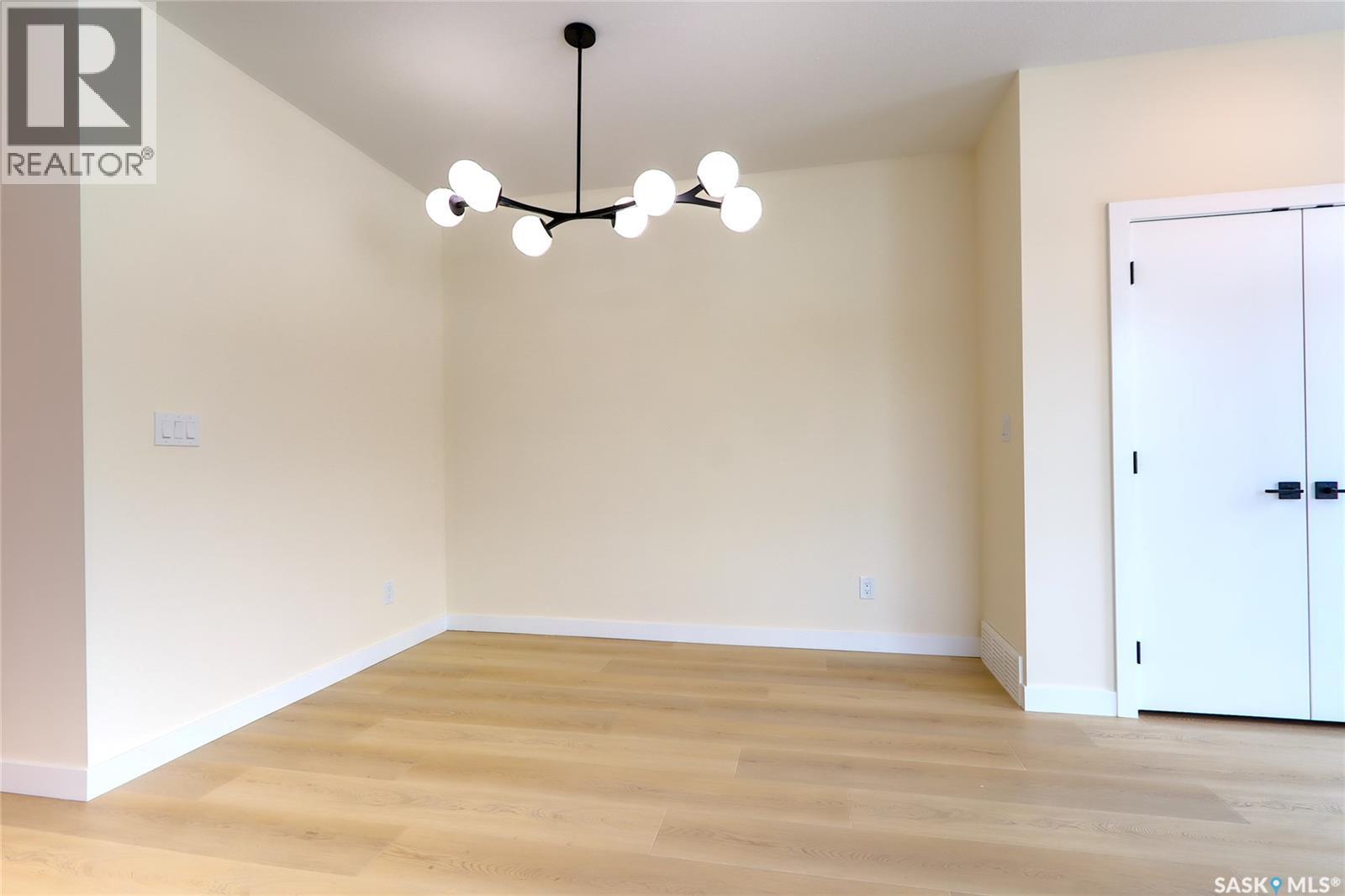 2475 McAra STREET - 13