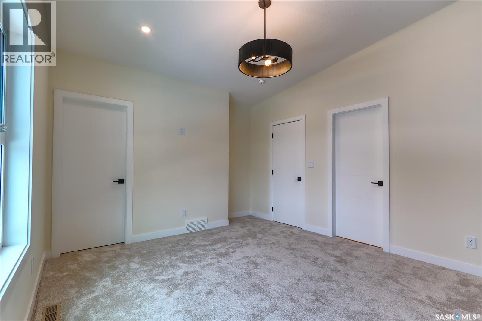 2475 McAra STREET - 17