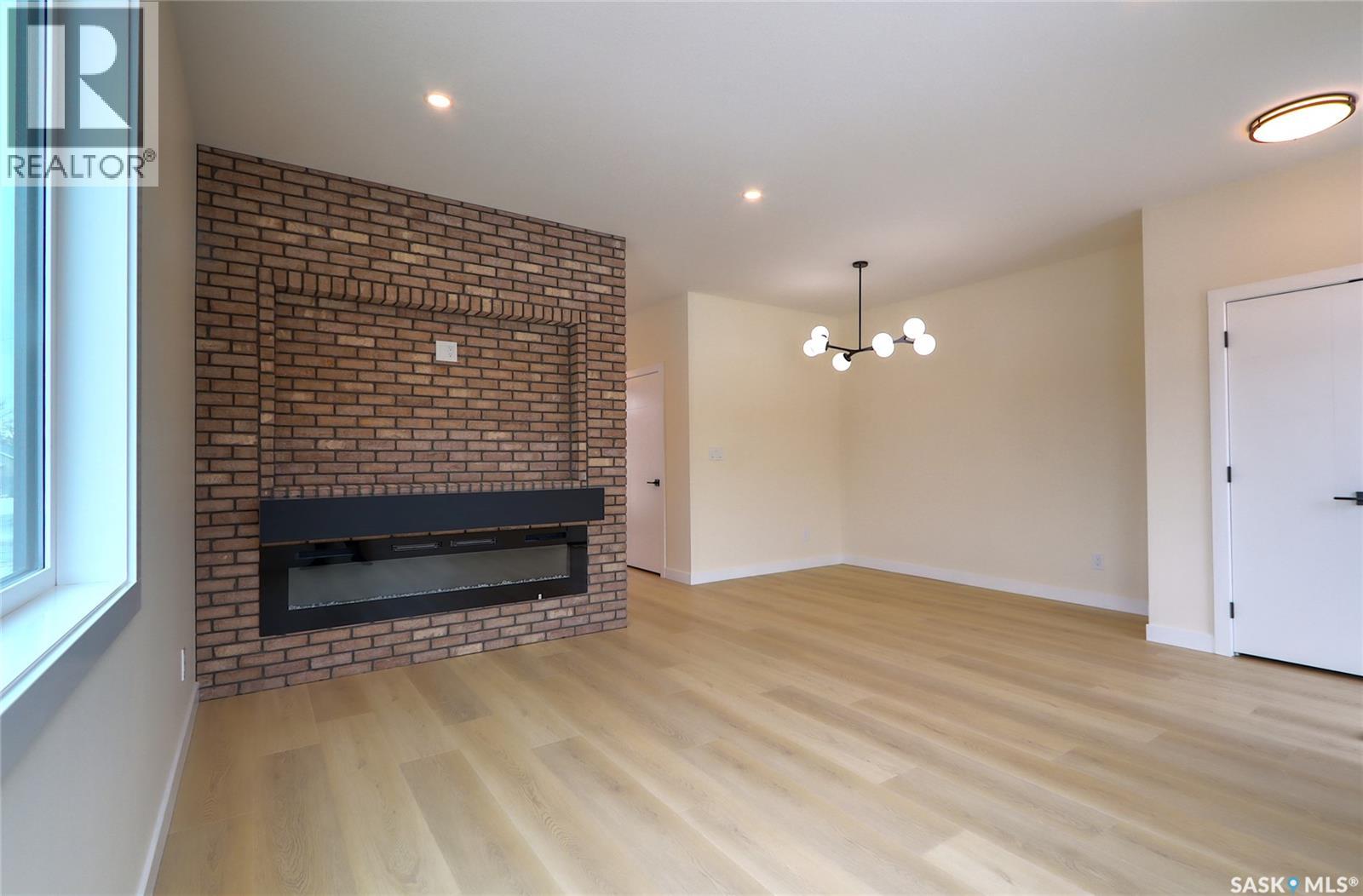 2475 McAra STREET - 11