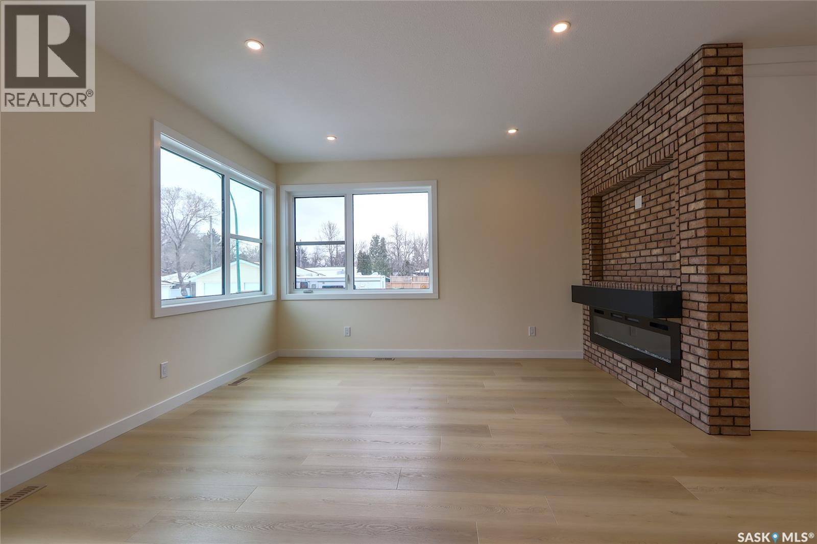 2475 McAra STREET - 9