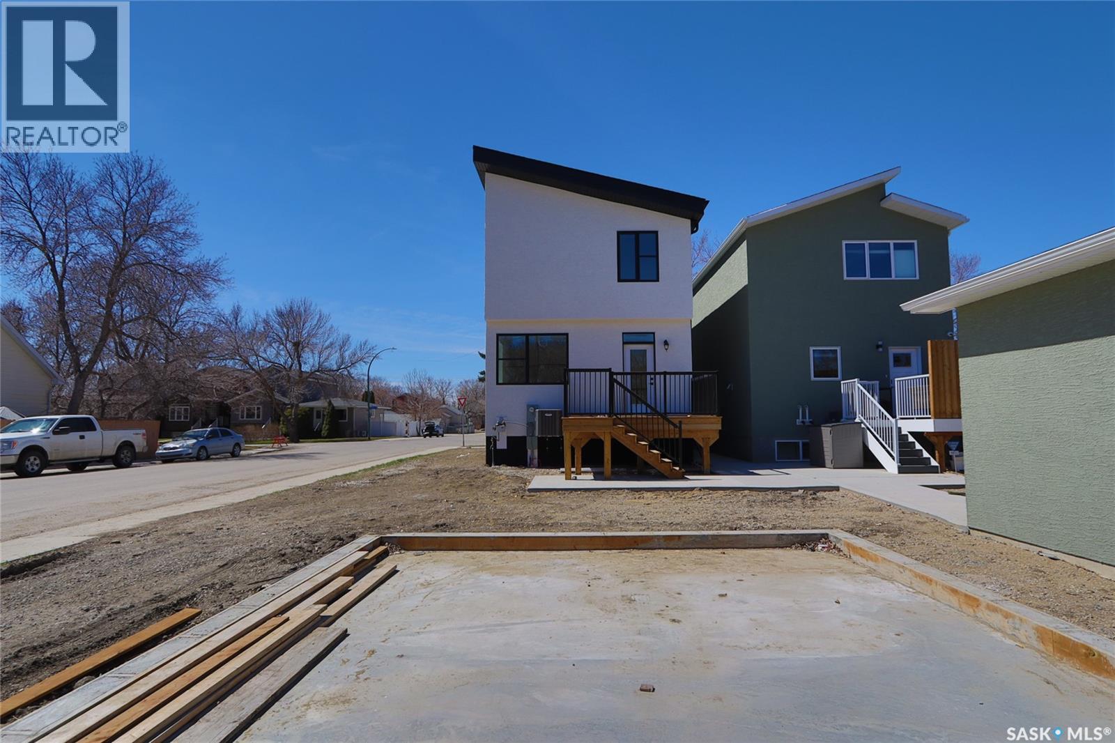 2475 McAra STREET - 28