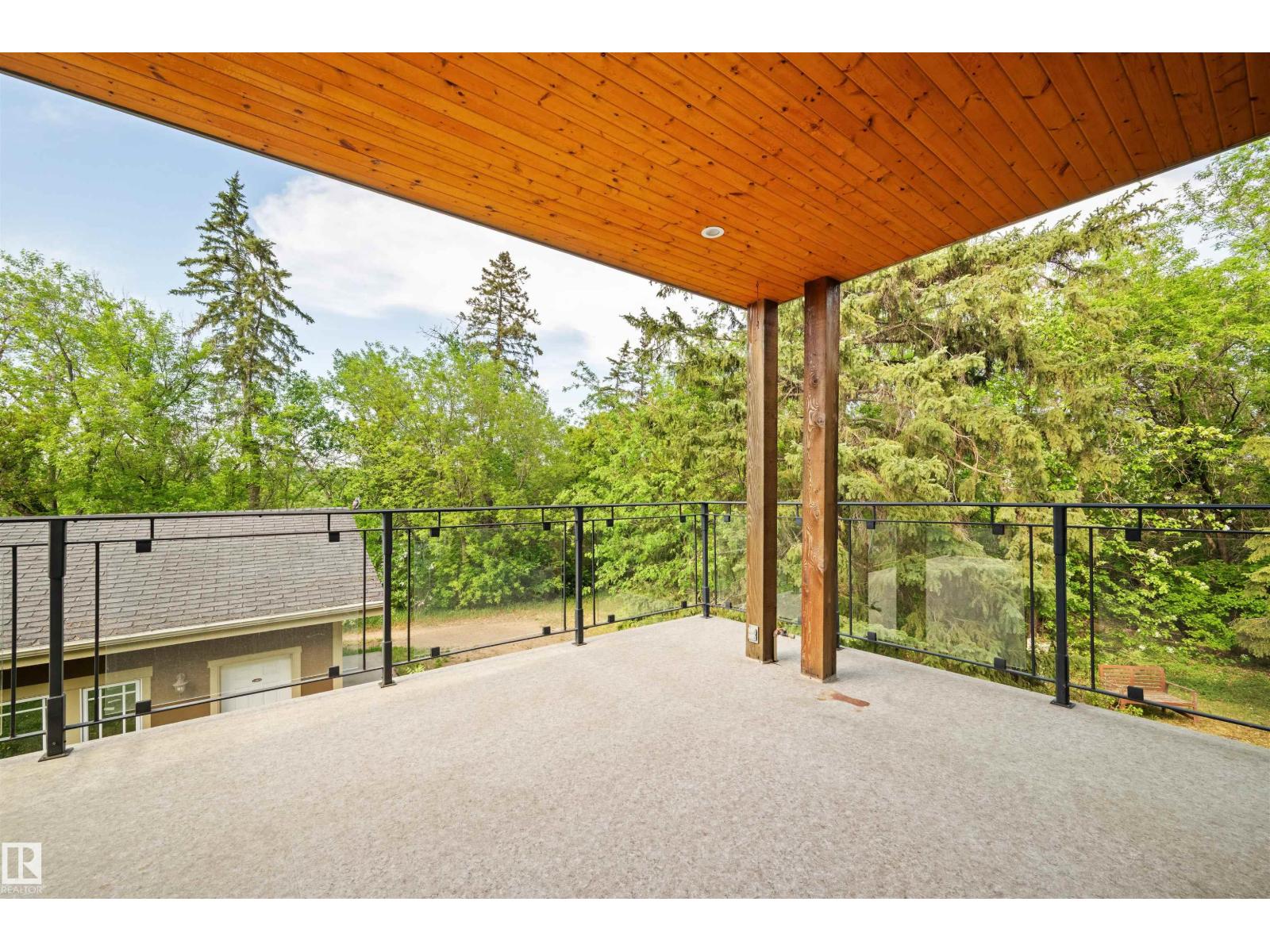 9652 86 AV NW — photo 15