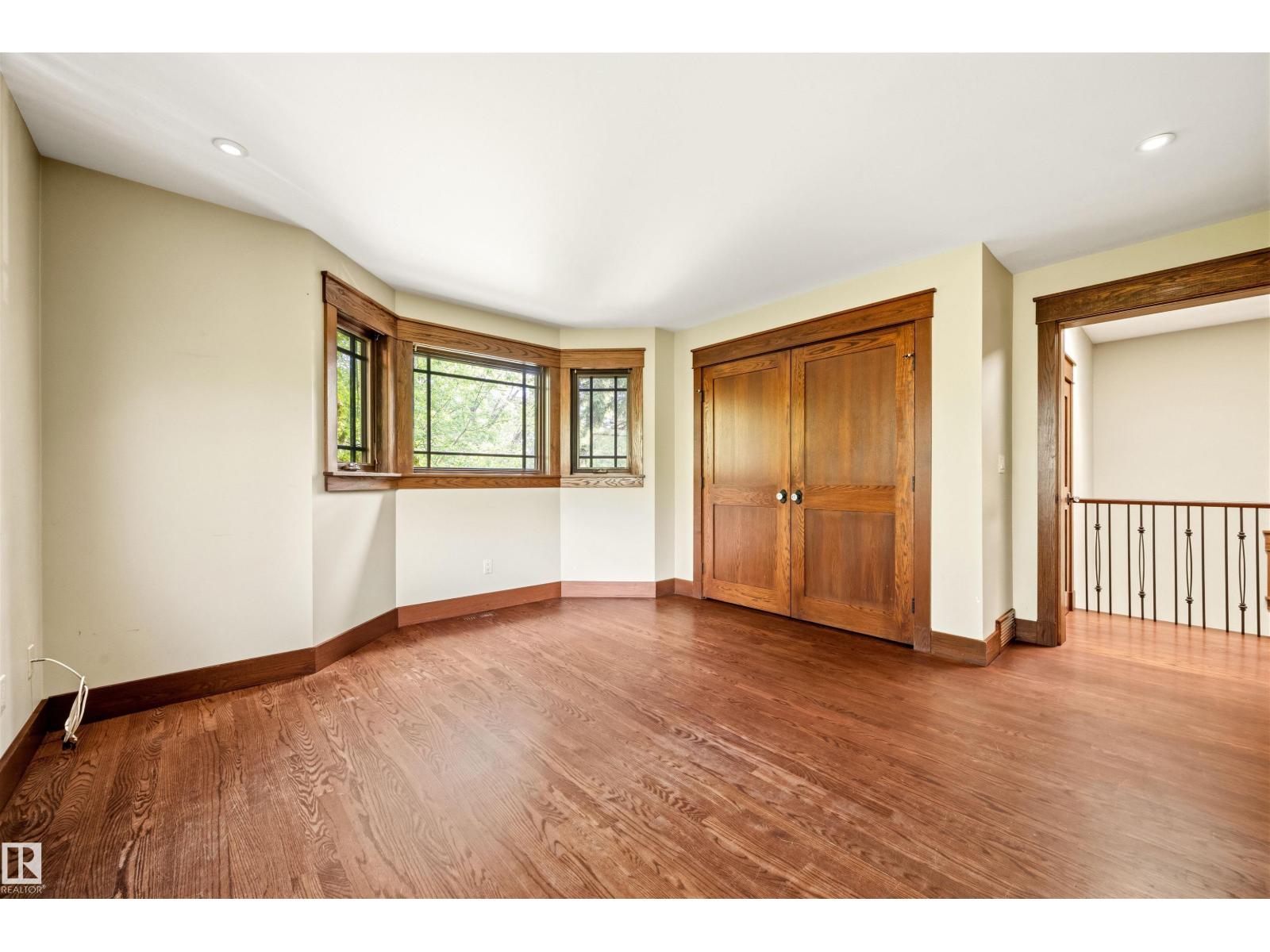 9652 86 AV NW — photo 32