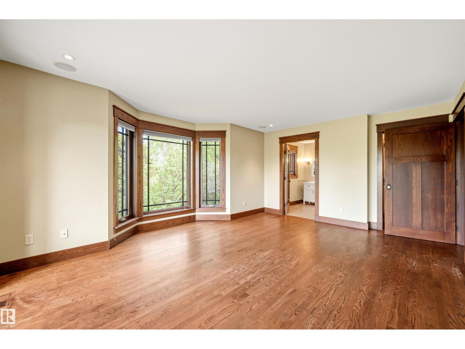 9652 86 AV NW — photo 24