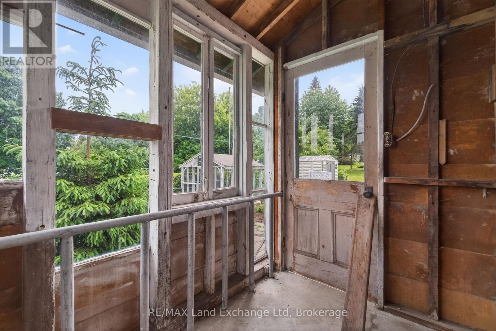 484 QUEEN STREET - 16
