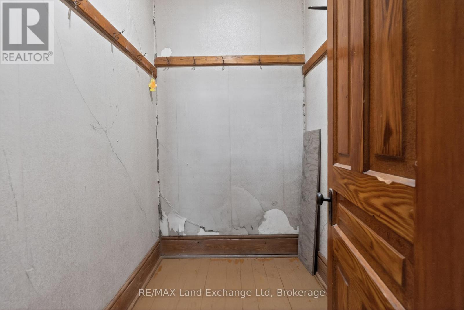484 QUEEN STREET - 27