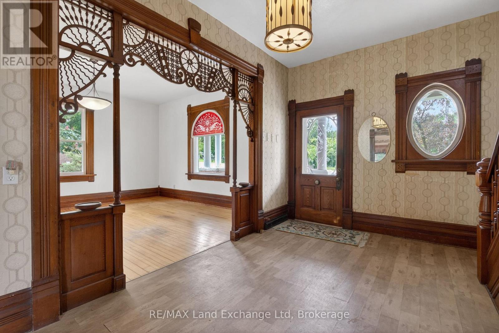 484 QUEEN STREET - 4
