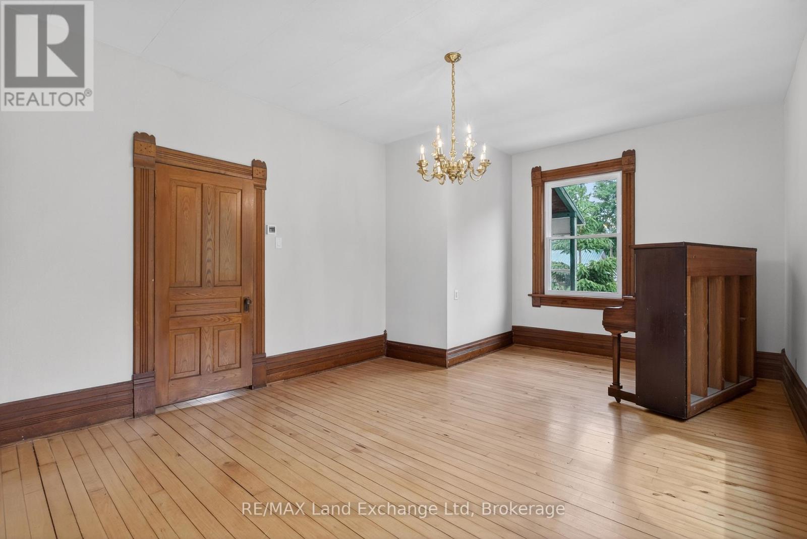 484 QUEEN STREET - 9