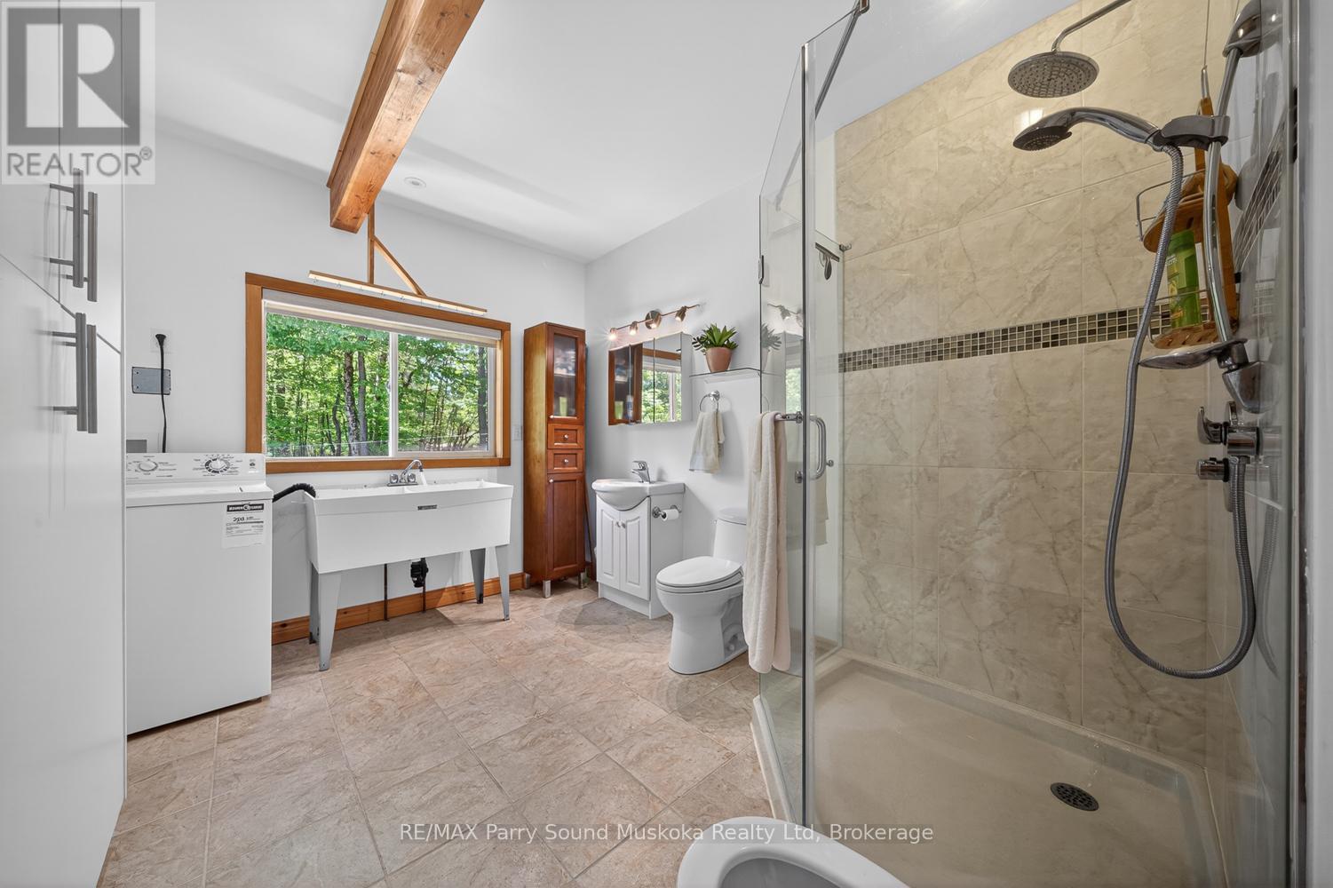 53 SANDY ISLAND - Image 32