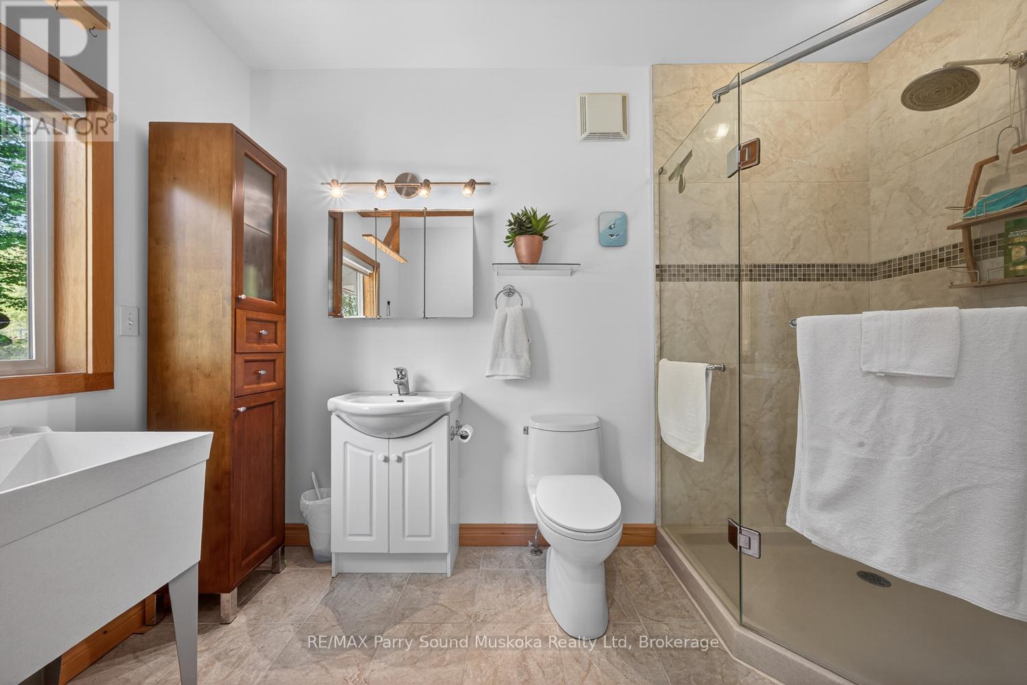 53 SANDY ISLAND - Image 33