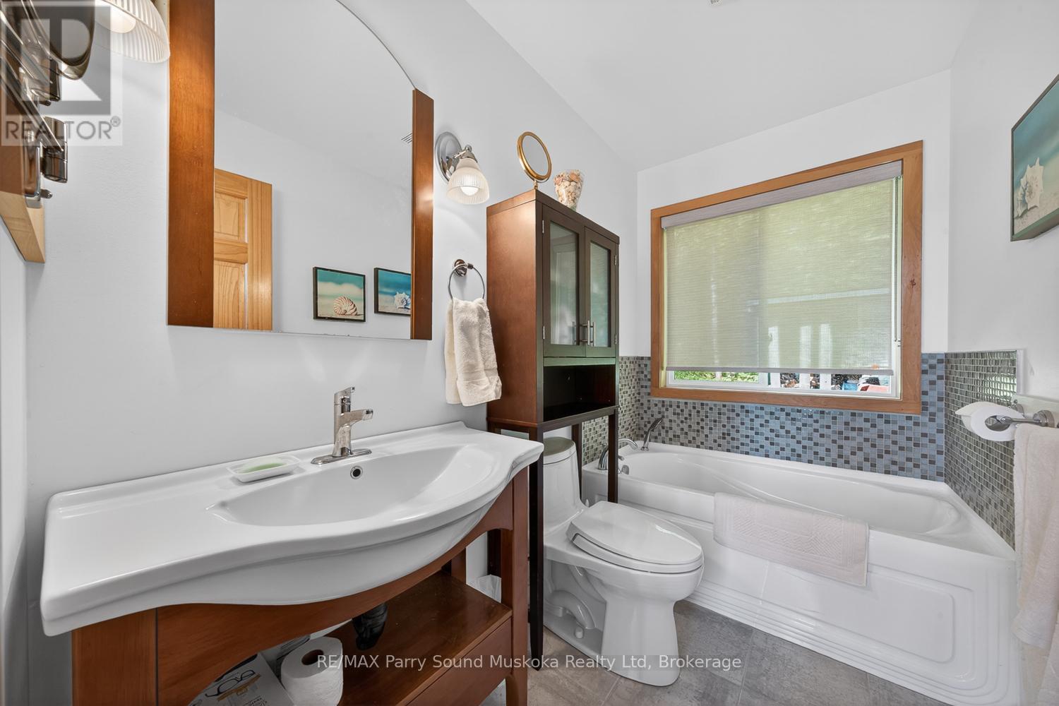 53 SANDY ISLAND - Image 38