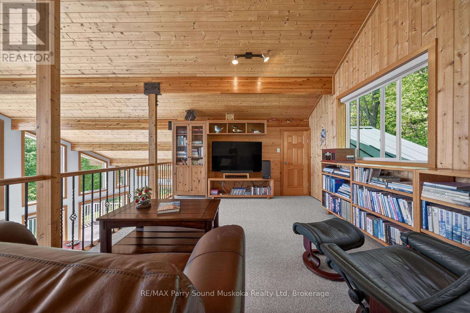 53 SANDY ISLAND - Image 42