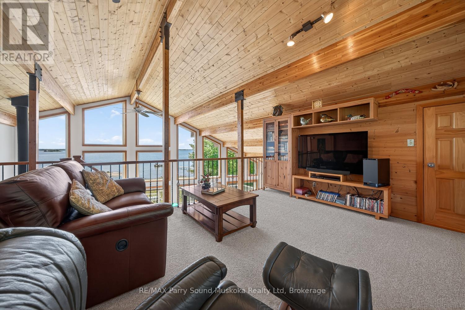 53 SANDY ISLAND - Image 43