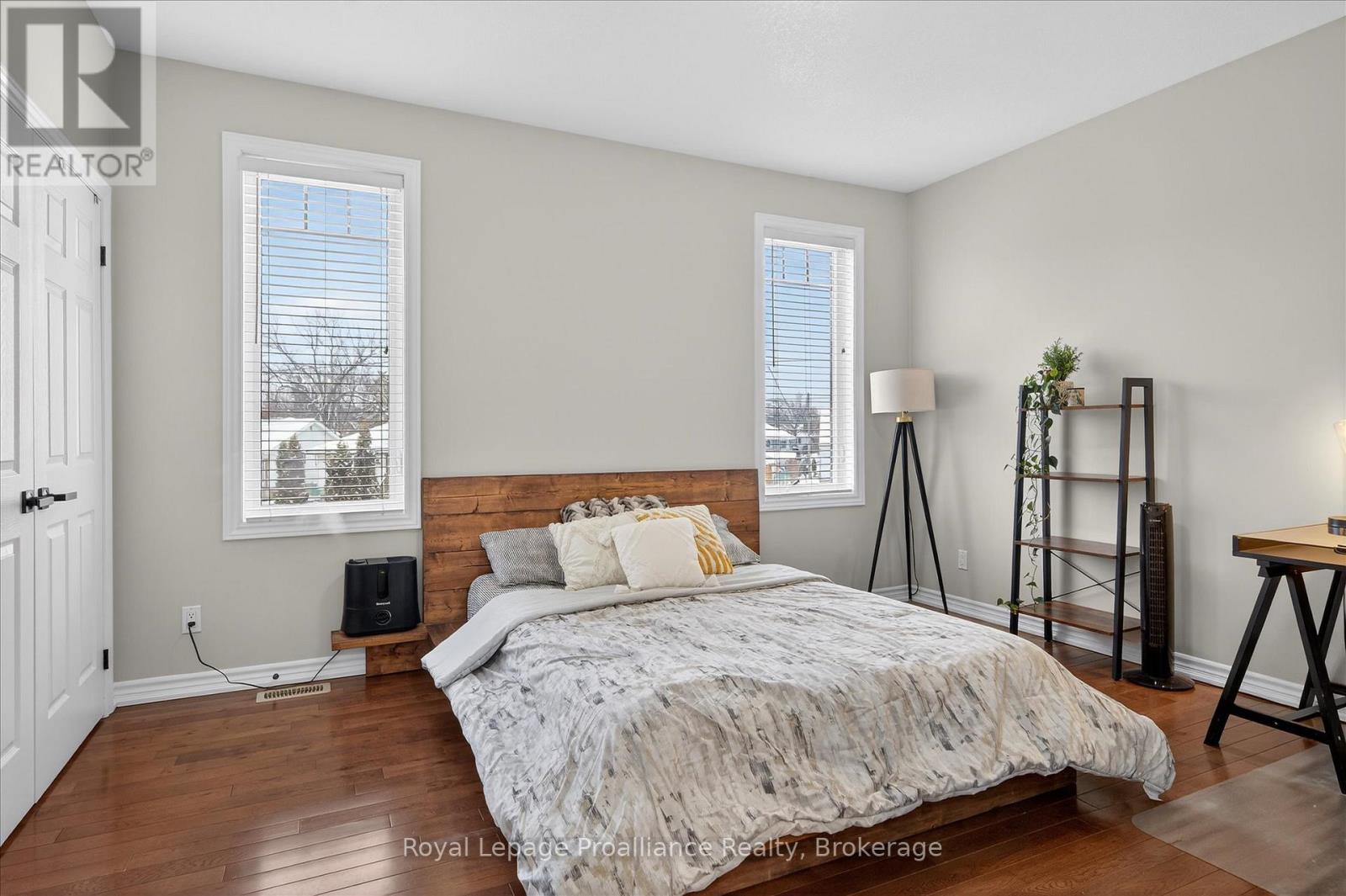 #18 50 LOCKSIDE DRIVE - 21