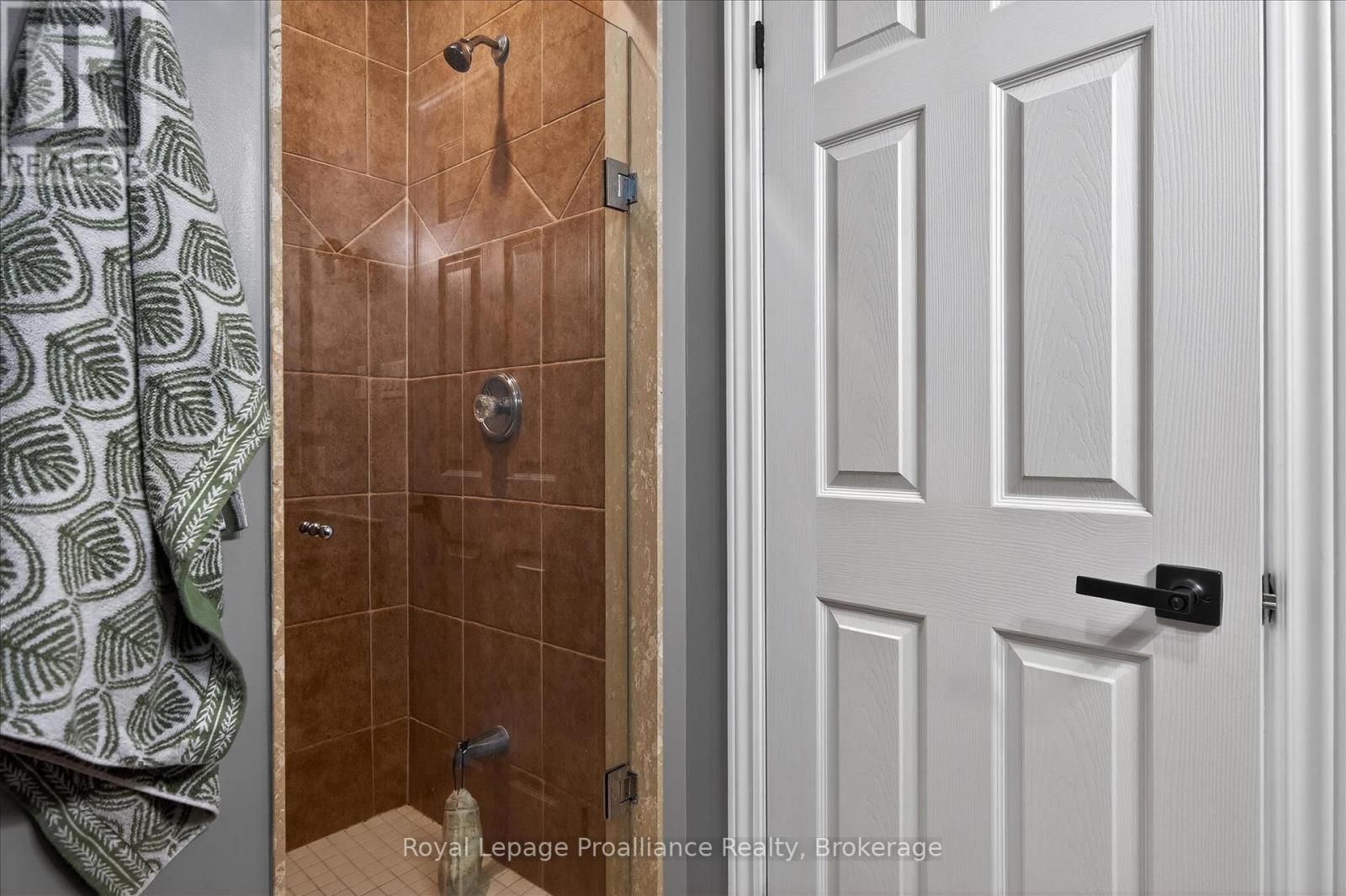#18 50 LOCKSIDE DRIVE - 26