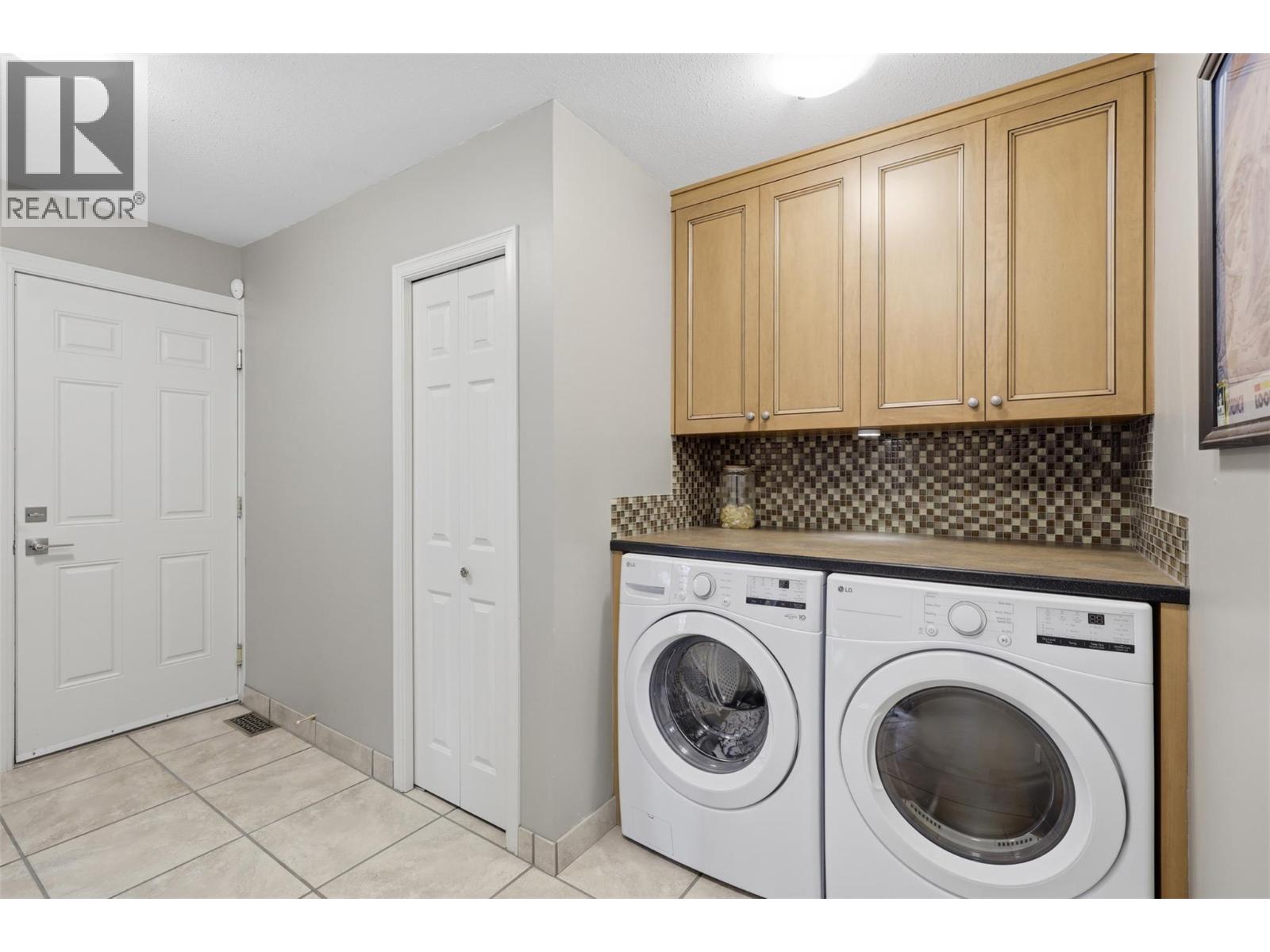 2057 Hampshire Drive - 41