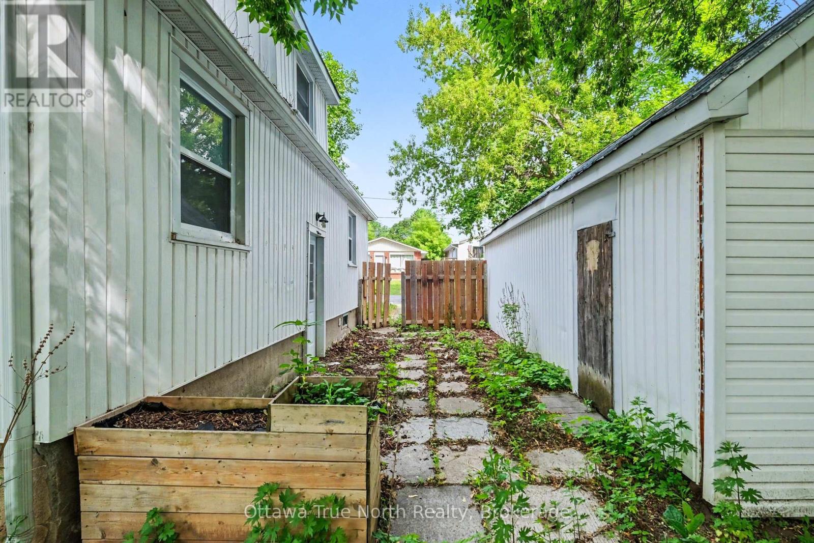 108 MALEY STREET - 4
