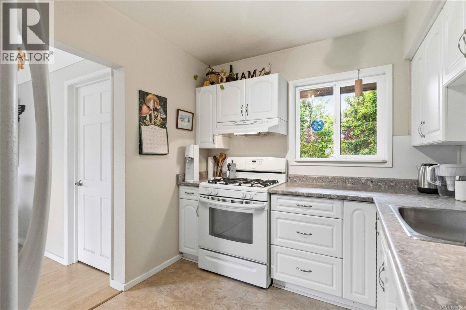 2512 Shakespeare St - 12